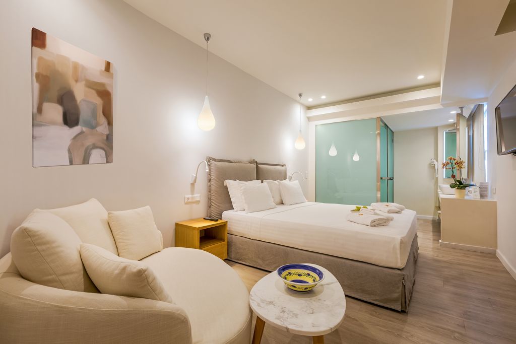 Superior Room with Hydromassage Bathtub or outdoor Jacuzzi