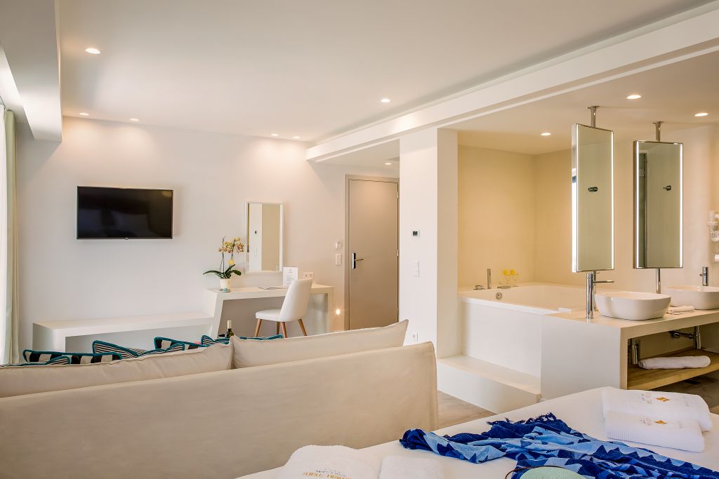 Junior Suite with indoor Jacuzzi