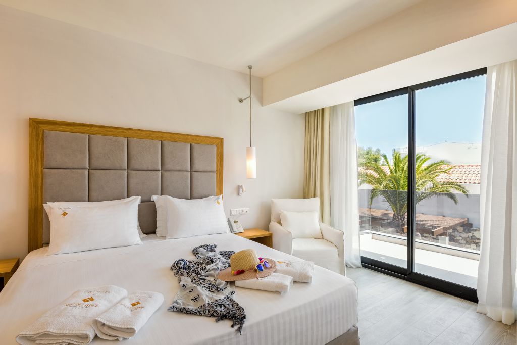 Deluxe Suite with indoor Jacuzzi